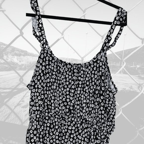 Ruffle strap Daisy print Maxi Sundress Black and White Floral‎ Maxi Plus size - Picture 5 of 8